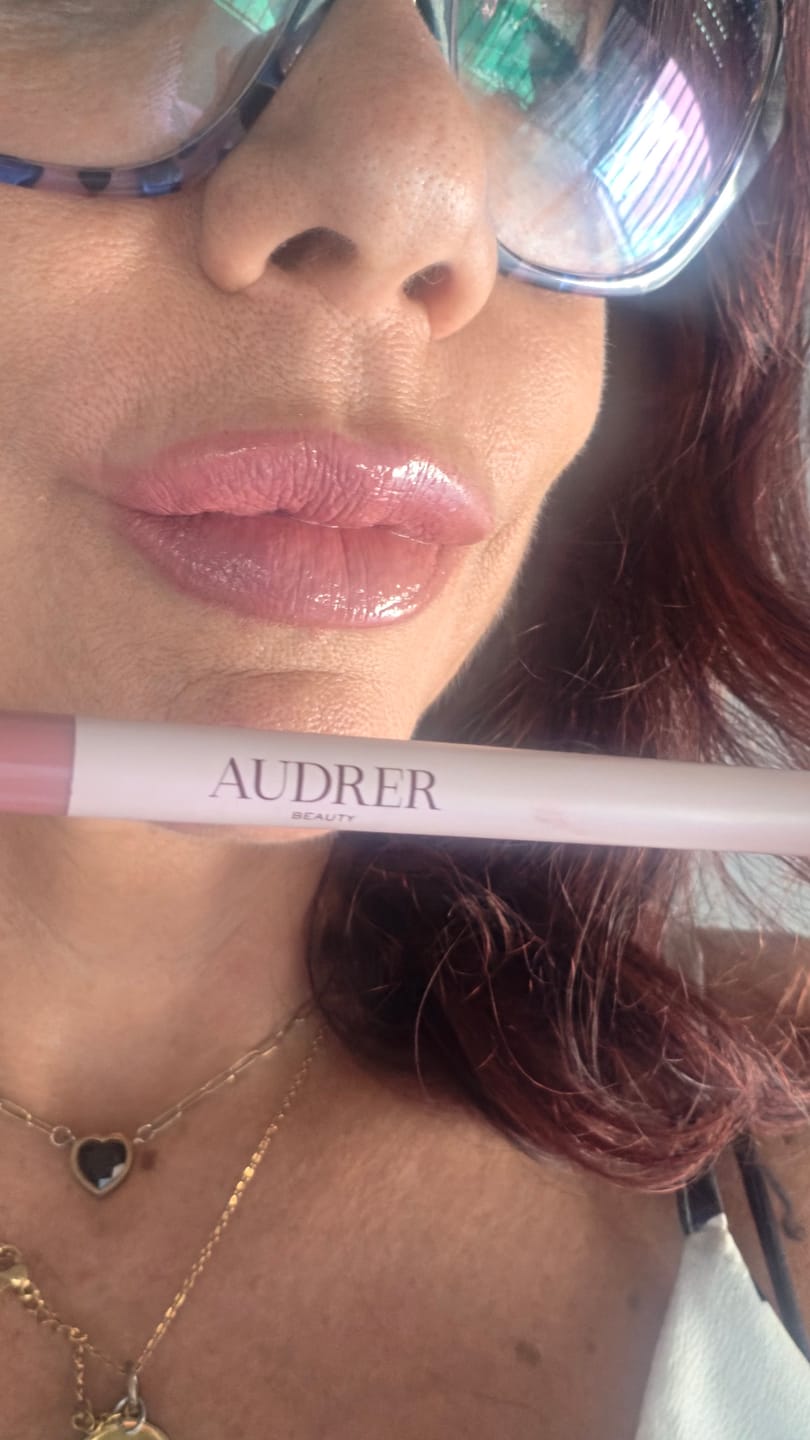 Customer photo review of Lip Contour