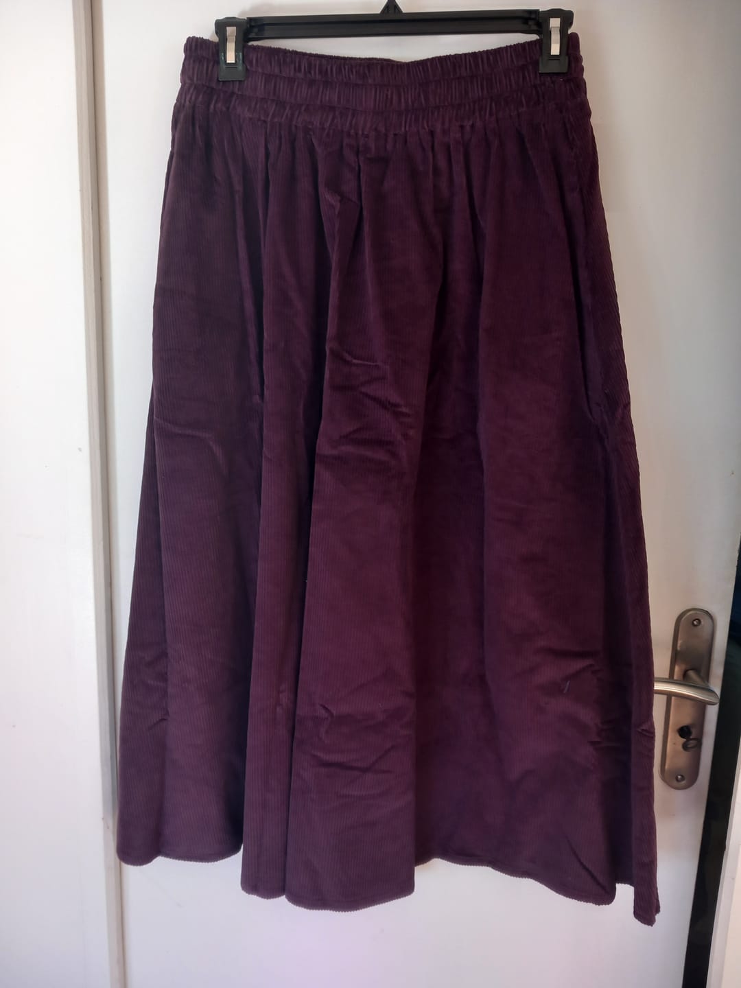 Customer photo review of Jupe Tao — Velours côtelé prune