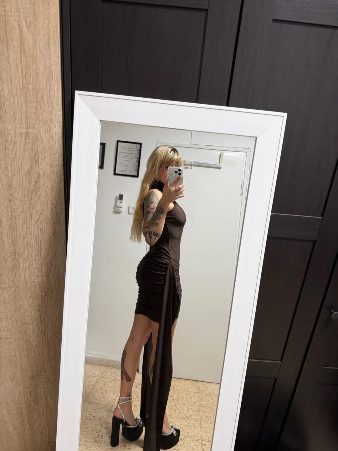 Customer photo review of Robe Eva – Mini robe asymétrique froncée à col montant