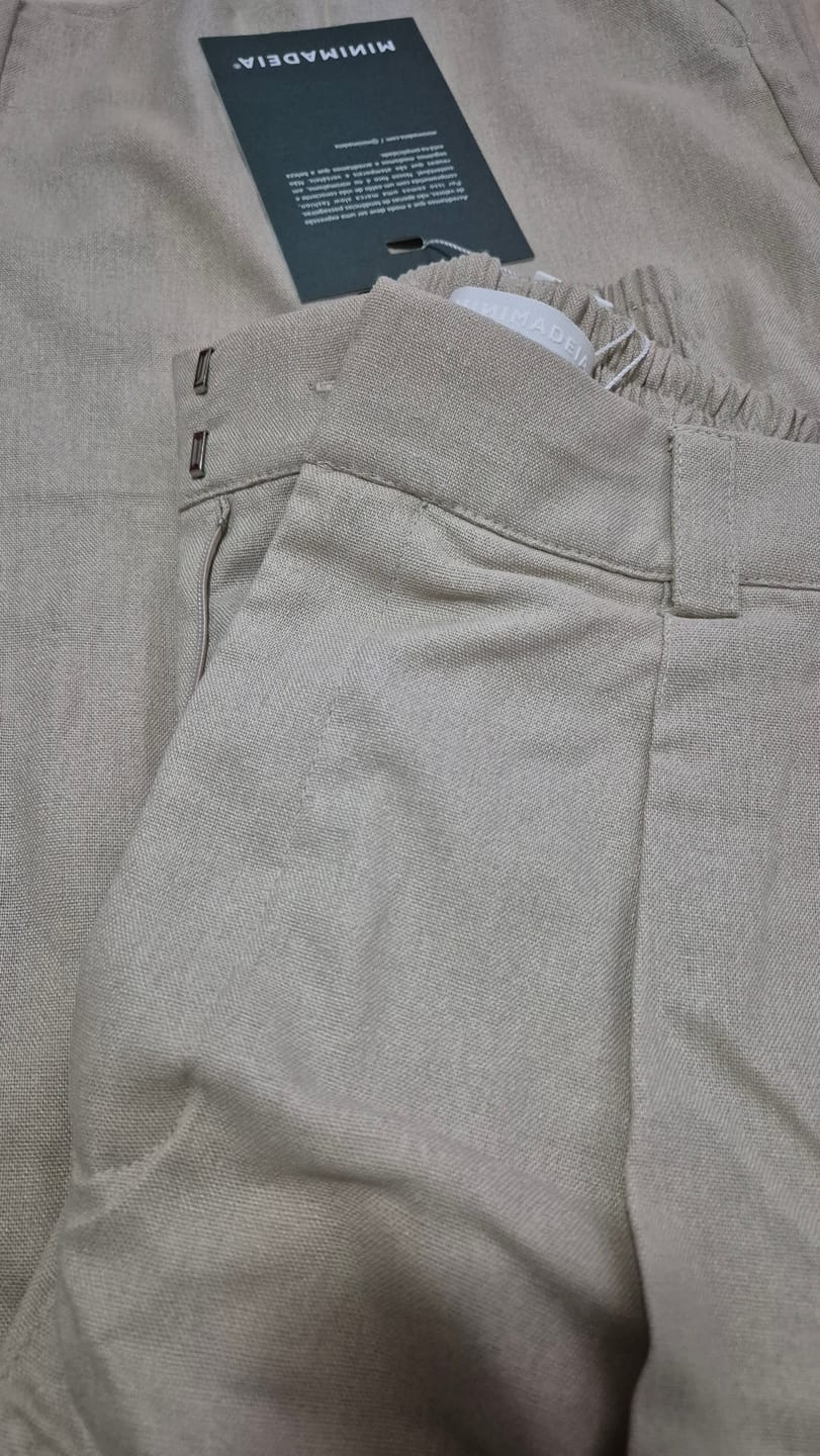 Customer photo review of Calça Pantalona Graviola Bege Claro + Forro