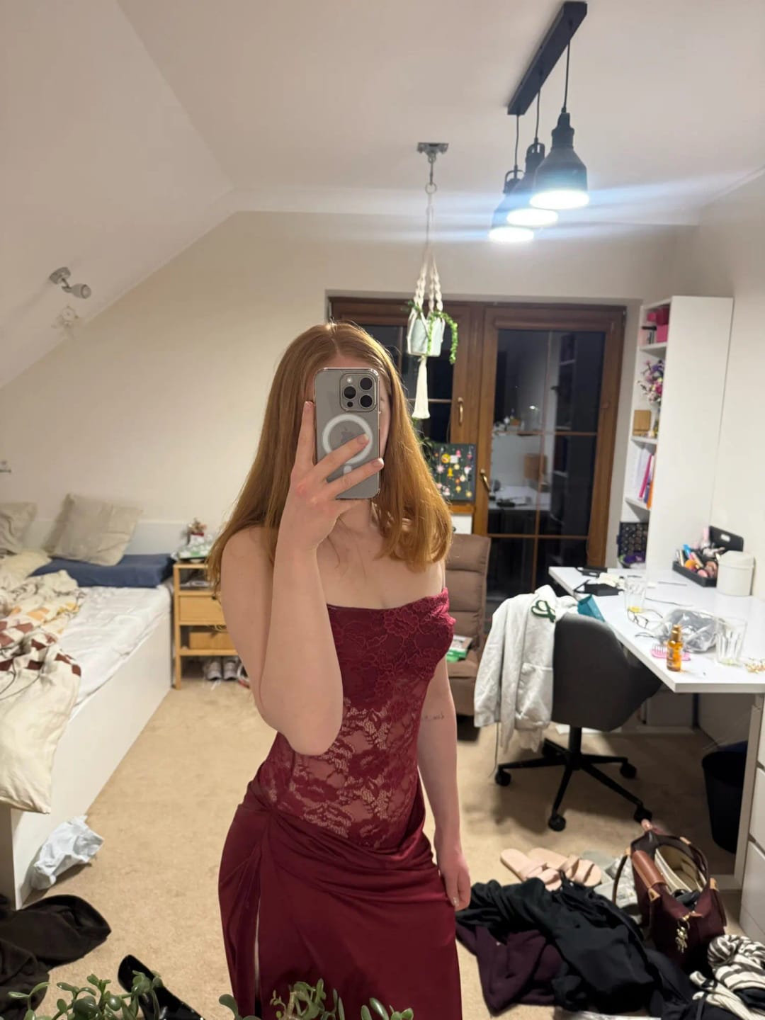 Customer photo review of Robe Maya – Robe longue moulante en dentelle à épaules dénudées