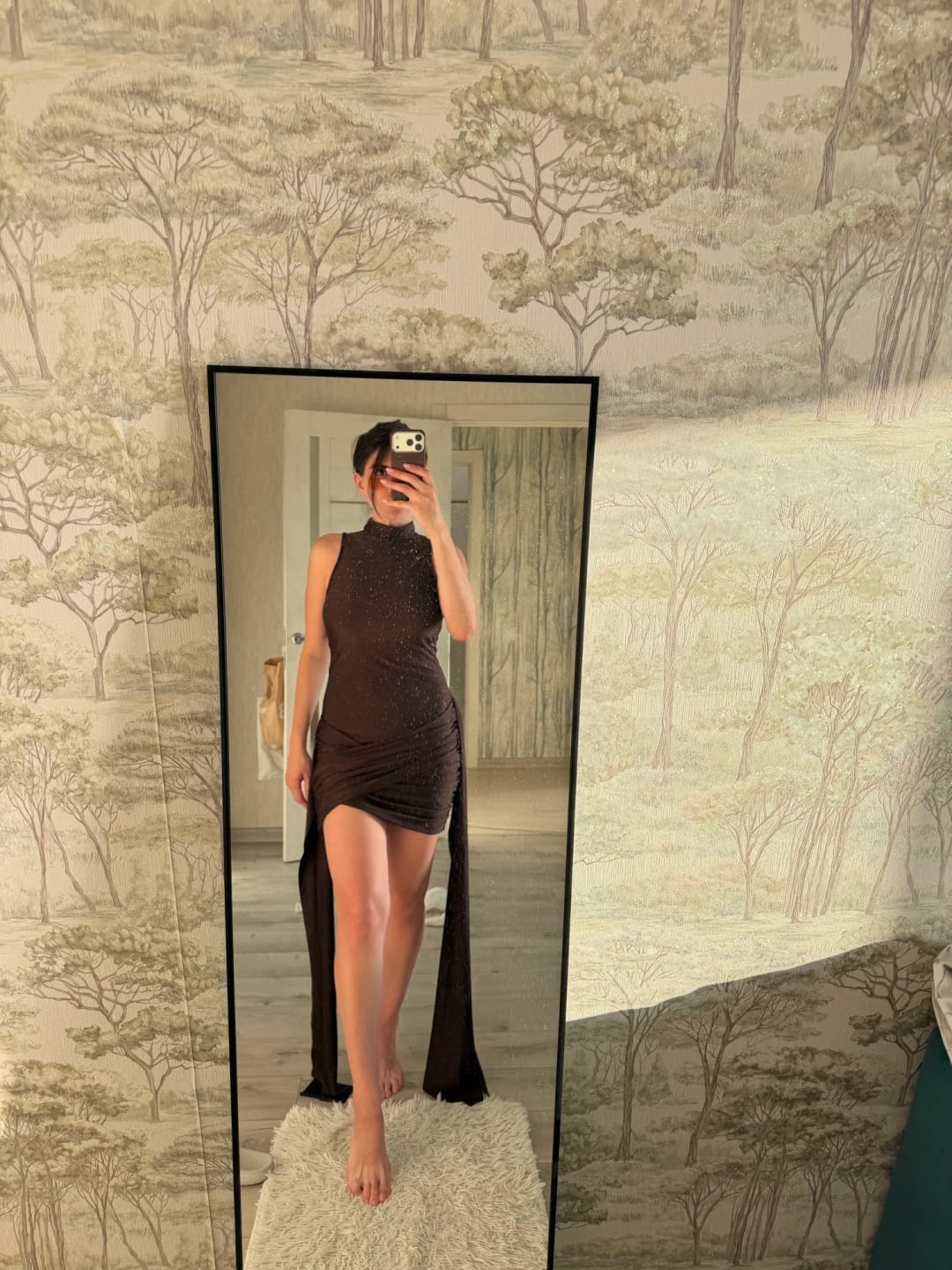 Customer photo review of Robe Eva – Mini robe asymétrique froncée à col montant