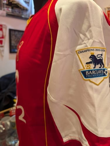 Customer photo review of Arsenal 2004-2005 Home (Feels Like New) - Size M