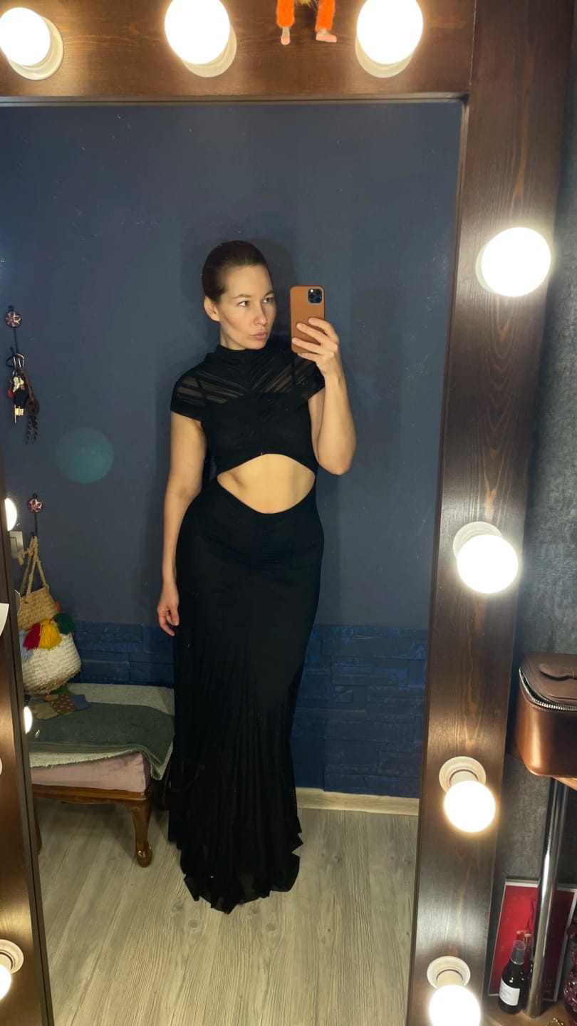 Customer photo review of Robe Manon – Robe longue moulante froncée à découpe taille