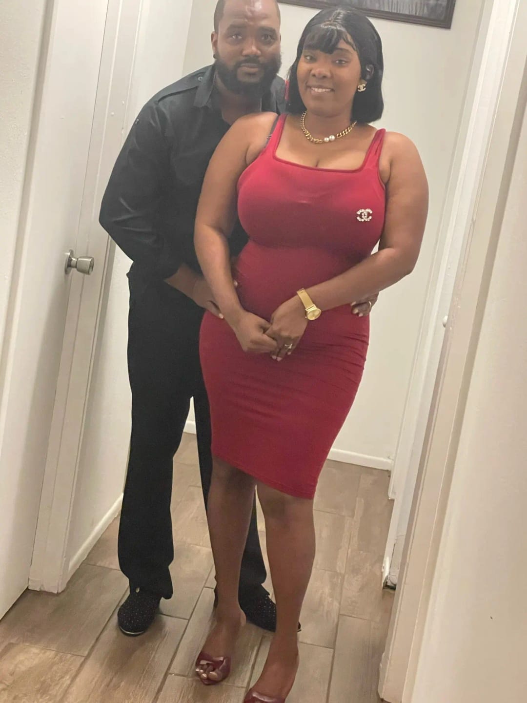 Customer photo review of Robe Sarah – Robe midi moulante à col carré