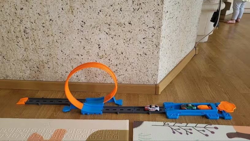 Customer photo review of Schleuderstarter Autorennbahn Kinder | Dual Launcher Looping Zweispieler Rennset