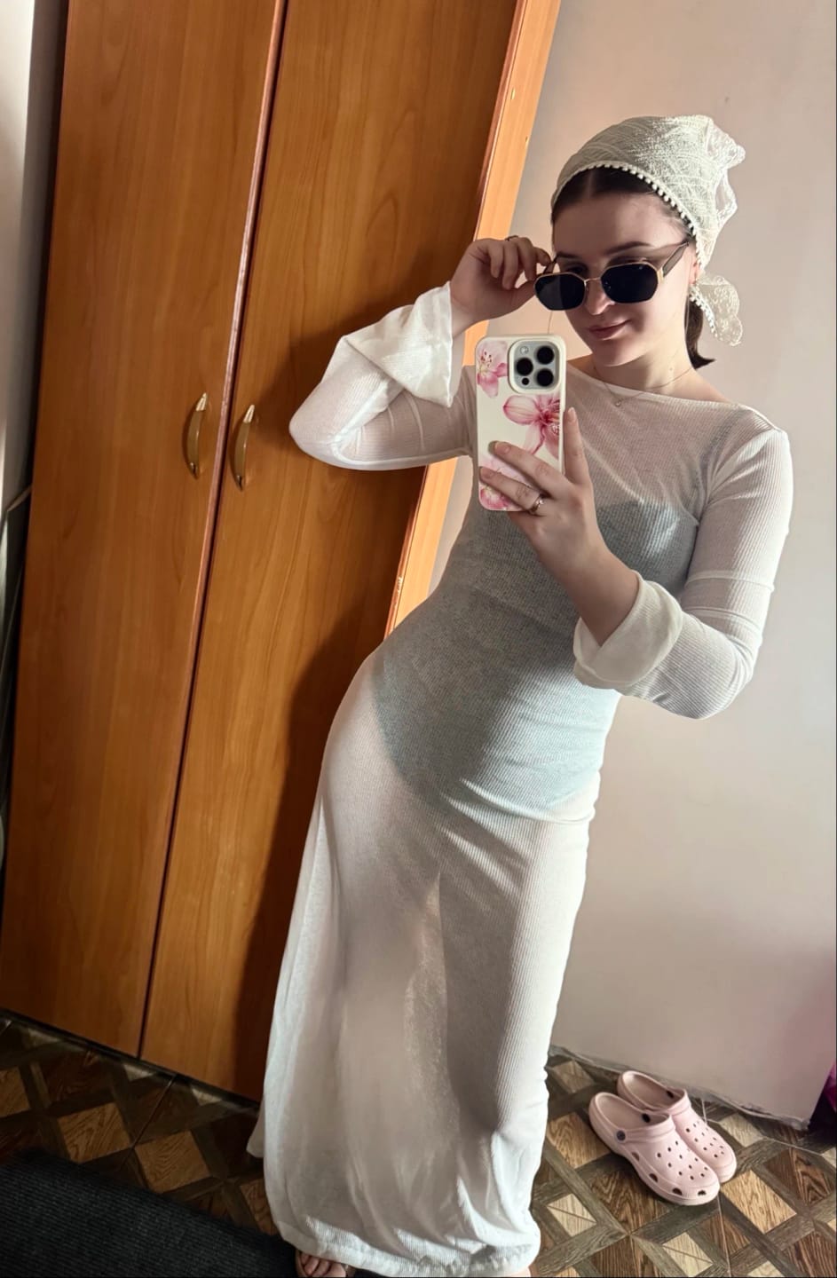 Customer photo review of Robe Louise – Robe longue moulante à manches évasées