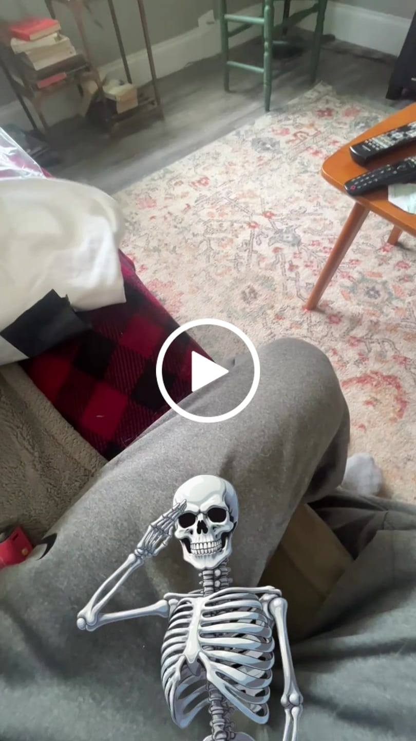 Customer video review of MEOWBRO MYSTERY TEE