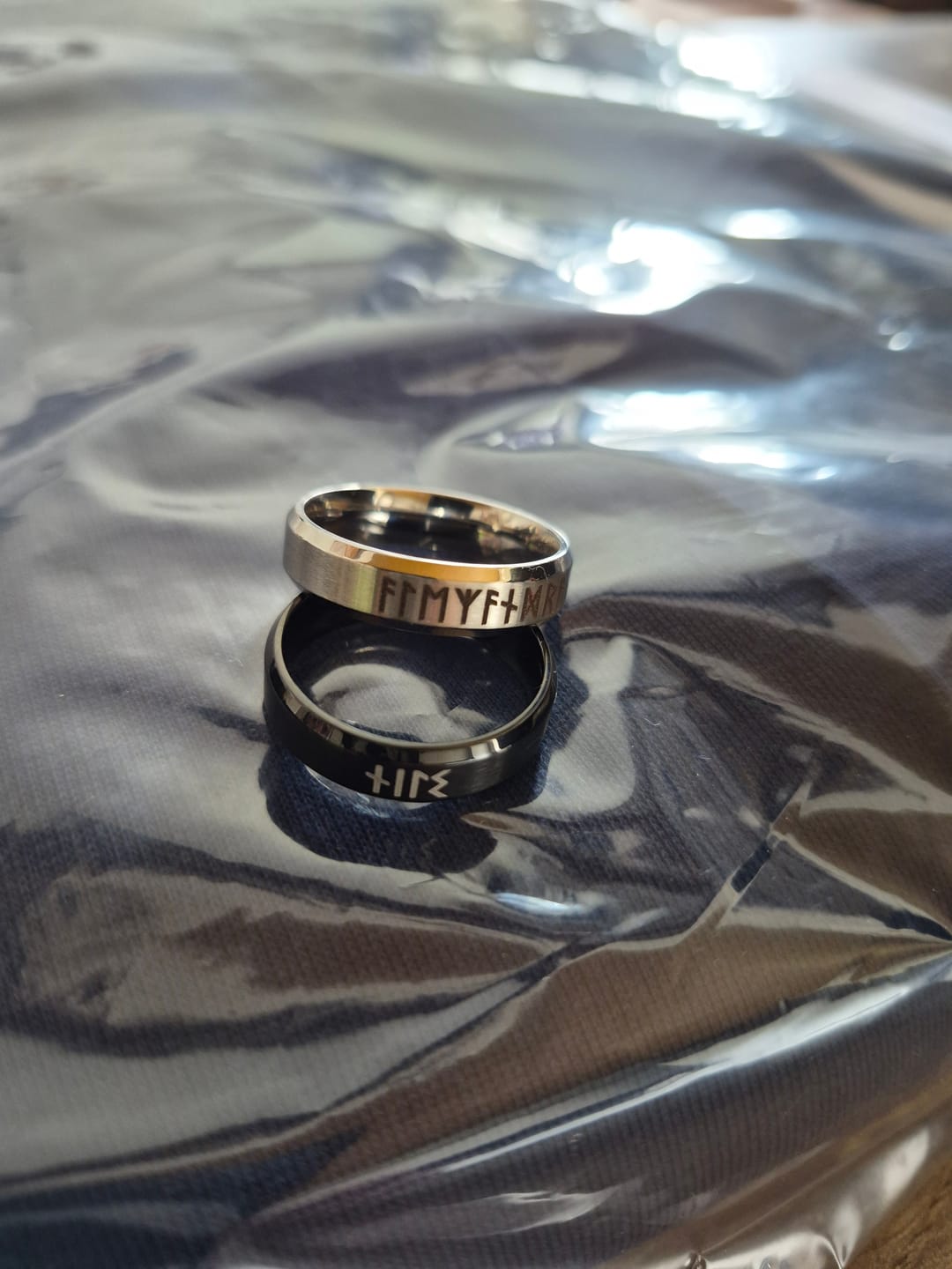 Customer photo review of Anneau Personnalisé Runes Viking