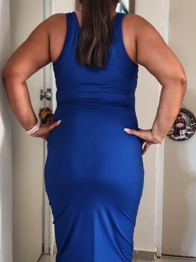 Customer photo review of Robe Sarah – Robe midi moulante à col carré