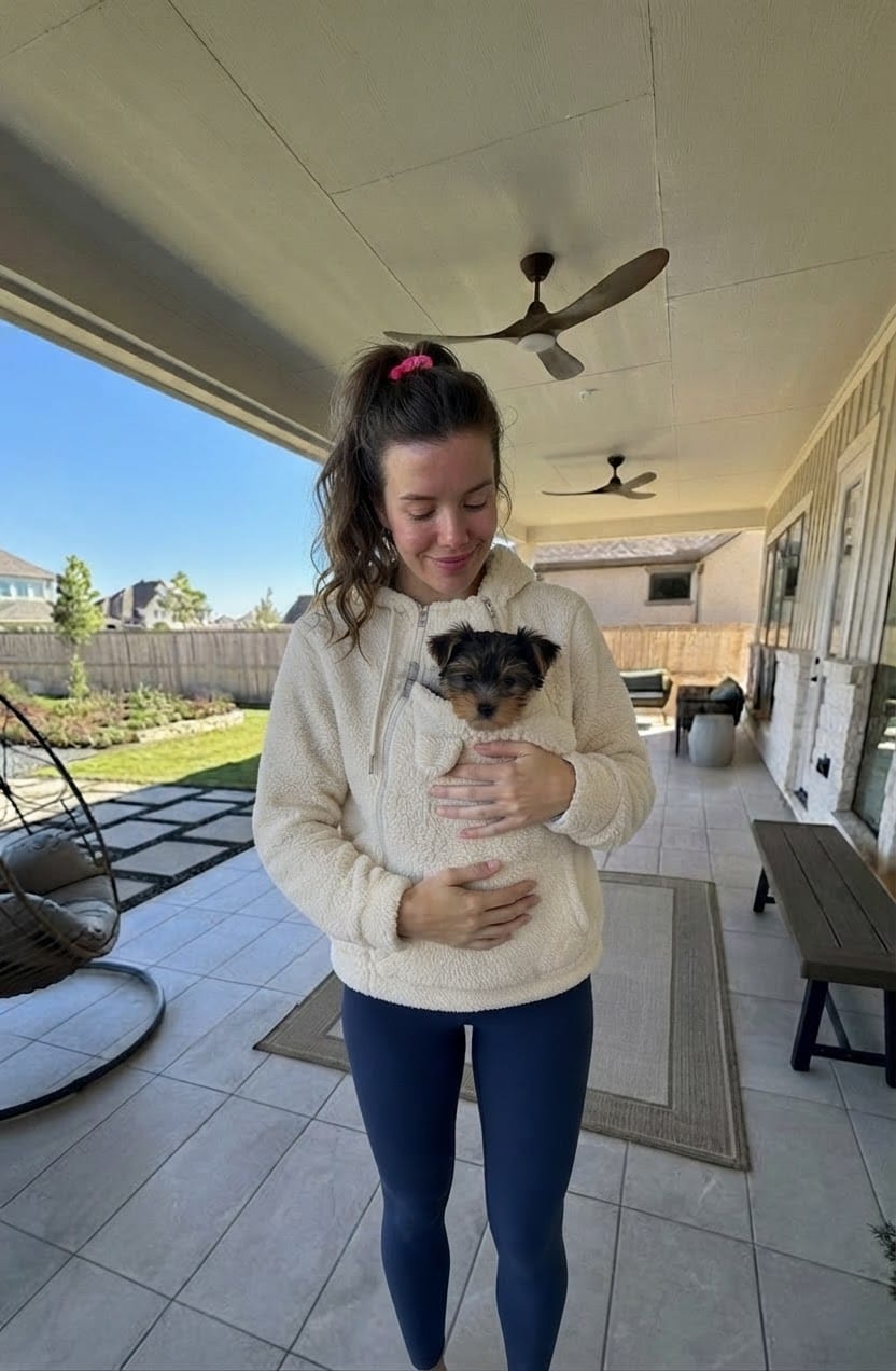 Customer photo review of Sudadera Canguro para mascotas
