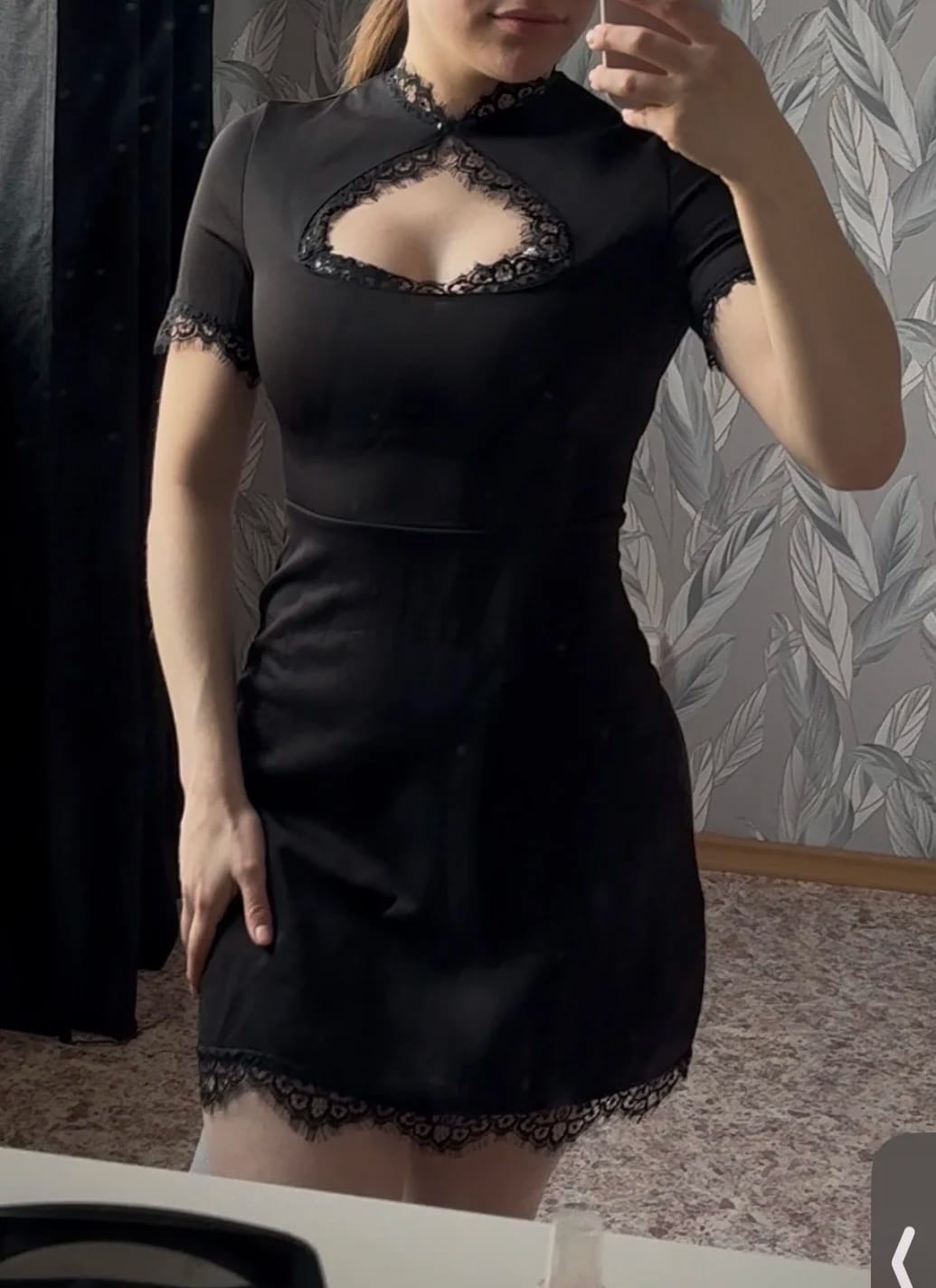 Customer photo review of Robe Inès – Mini robe noire ajustée en dentelle ajourée