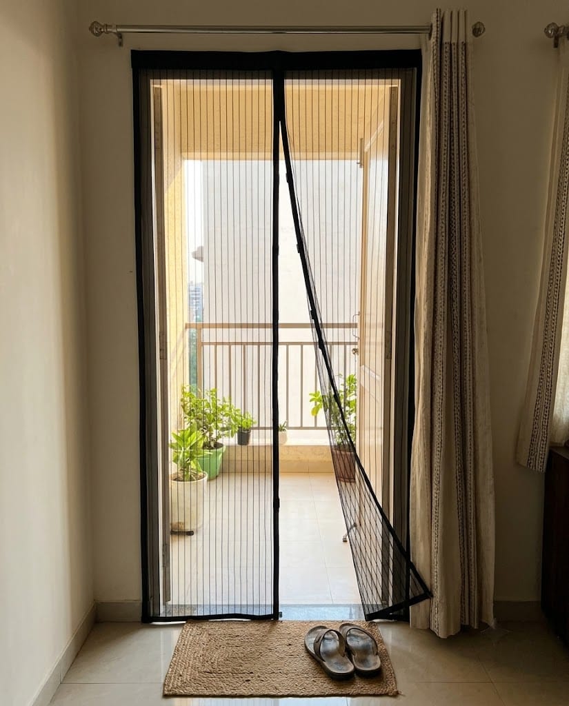 Customer photo review of AeroMesh Magnetic Screen Door
