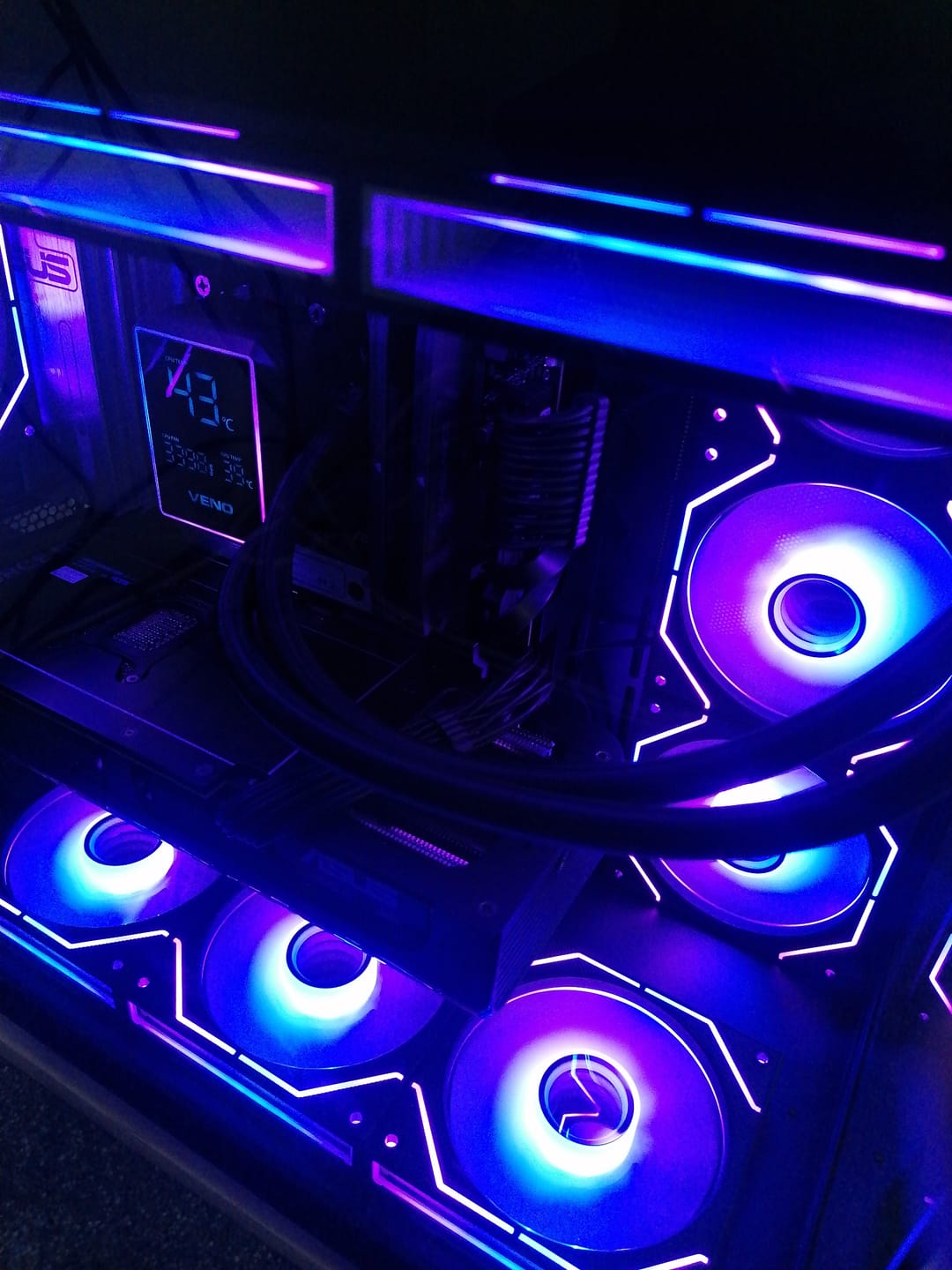 Customer photo review of Nemesis 7 - AMD Ryzen 7 9800X3D 32GB DDR5 Nvidia RTX 5070ti 16GB