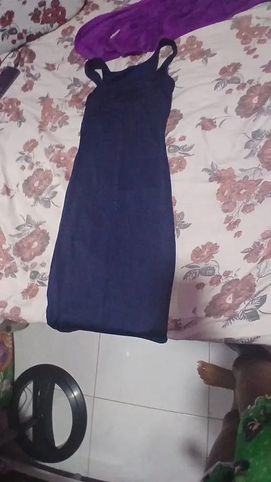 Customer photo review of Robe Sarah – Robe midi moulante à col carré