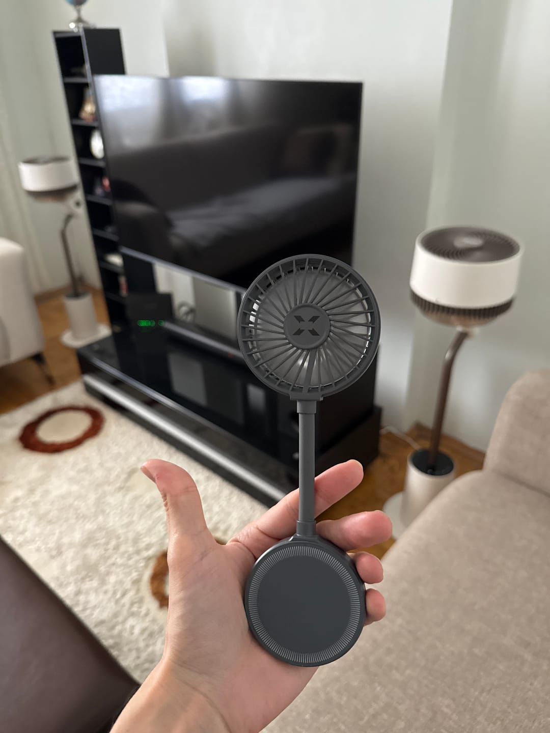 Customer photo review of El Vantilatörü | Şarjlı, Taşınabilir, Teleskobik, Katlanabilir, Sessiz, Mini Fan (X6104)