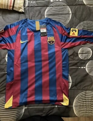 Customer photo review of Barcelona 2005-2006 Home (Feels Like New) - Size M