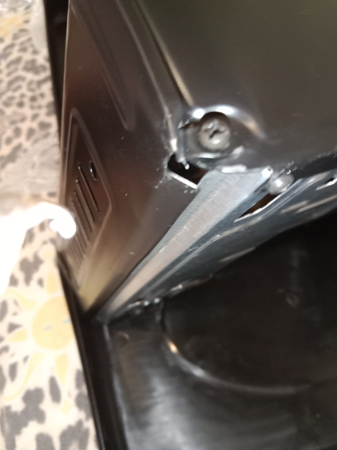 Customer photo review of Fornello a Gas da Campeggio Portatile con Valigetta, Doppio Attacco Cartuccia Butano o Bombola GPL, Accensione Piezoelettrica, Potenza 2,2 kW, Leccarda Smaltata Removibile, per Esterno
