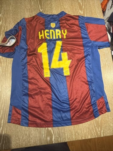 Customer photo review of 2009–10 Barcelona Home Henry #14 (New) - Size M