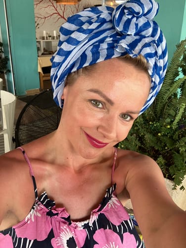 Reviewer showing their healthy, clear skin after using the Seranova Micro Infusion System.