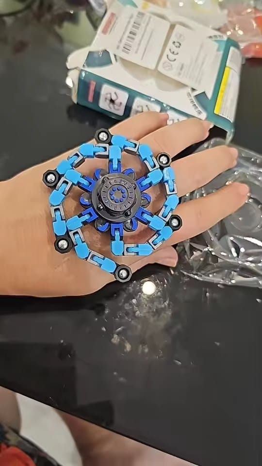 Customer photo review of Verwandlungs Fidget Spinner Kinderspielzeug | Sensorisch Stressabbau Formwandler Konzentration