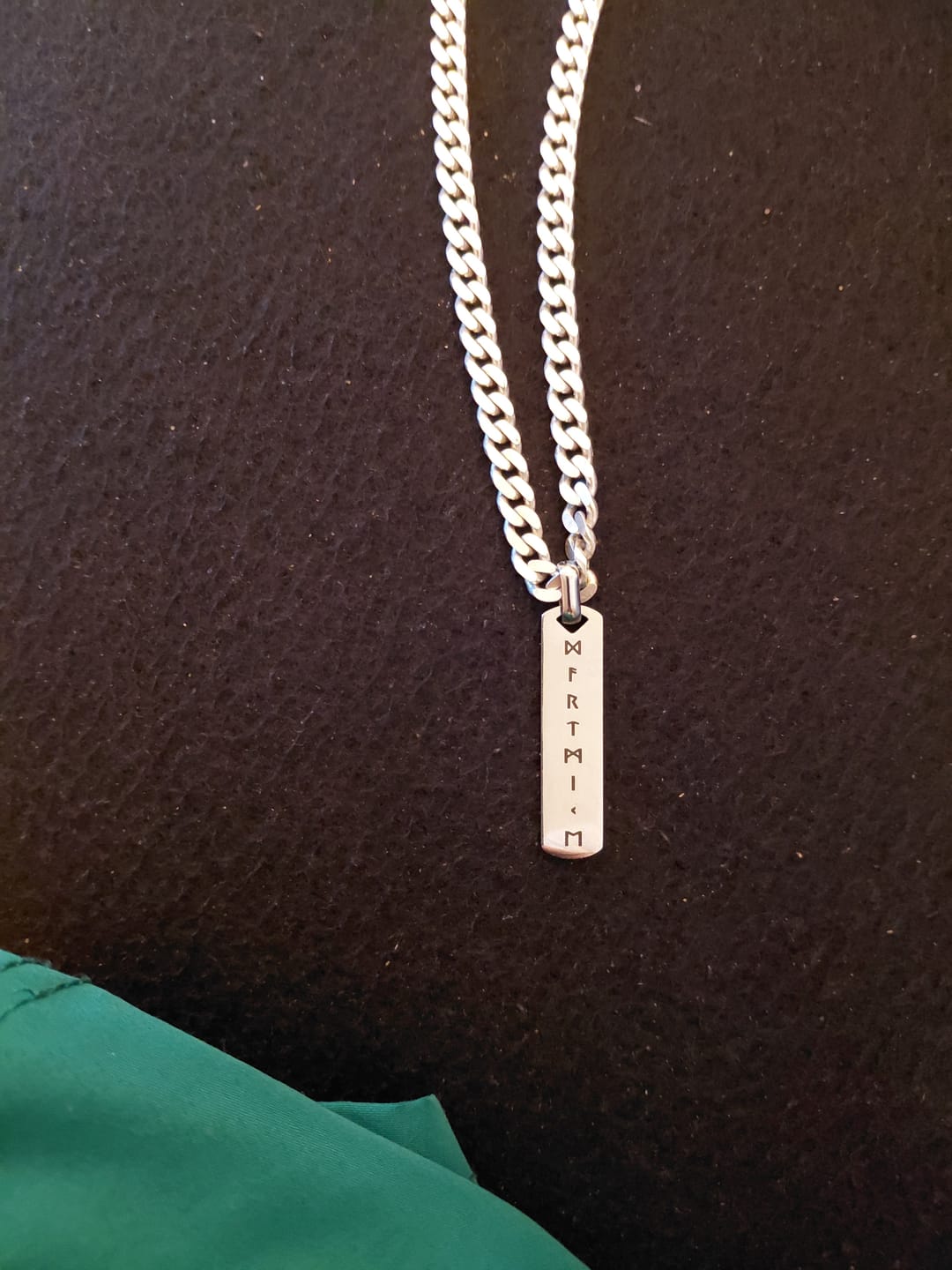 Customer photo review of Collier Runes Viking Gravé Homme