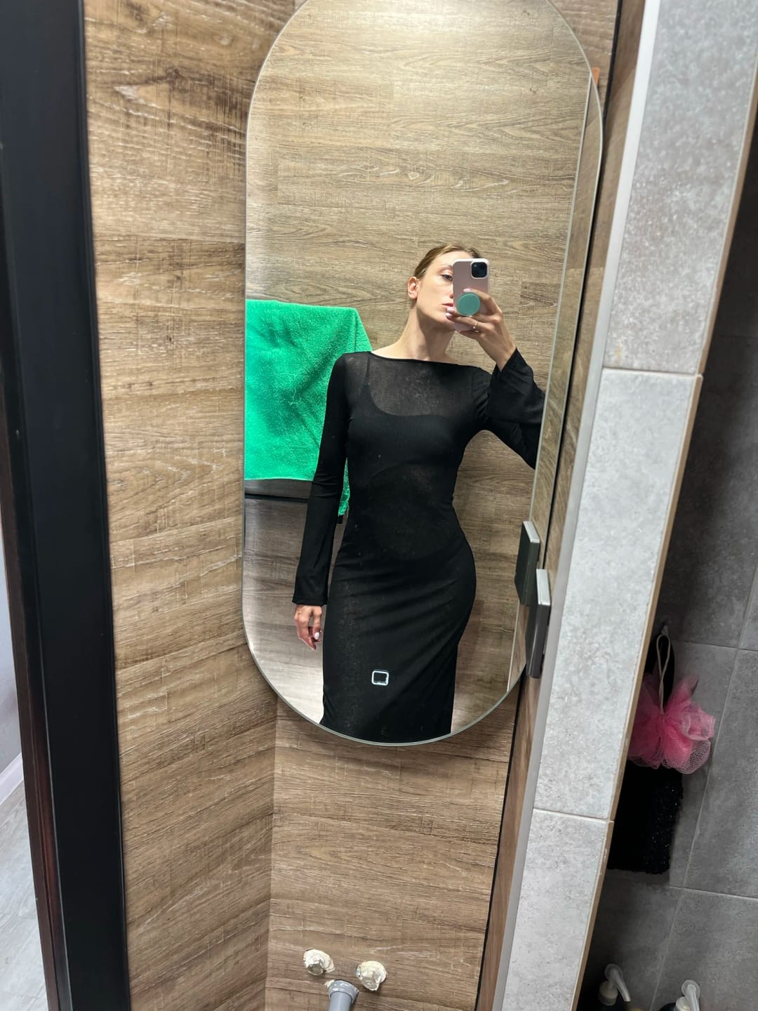 Customer photo review of Robe Louise – Robe longue moulante à manches évasées