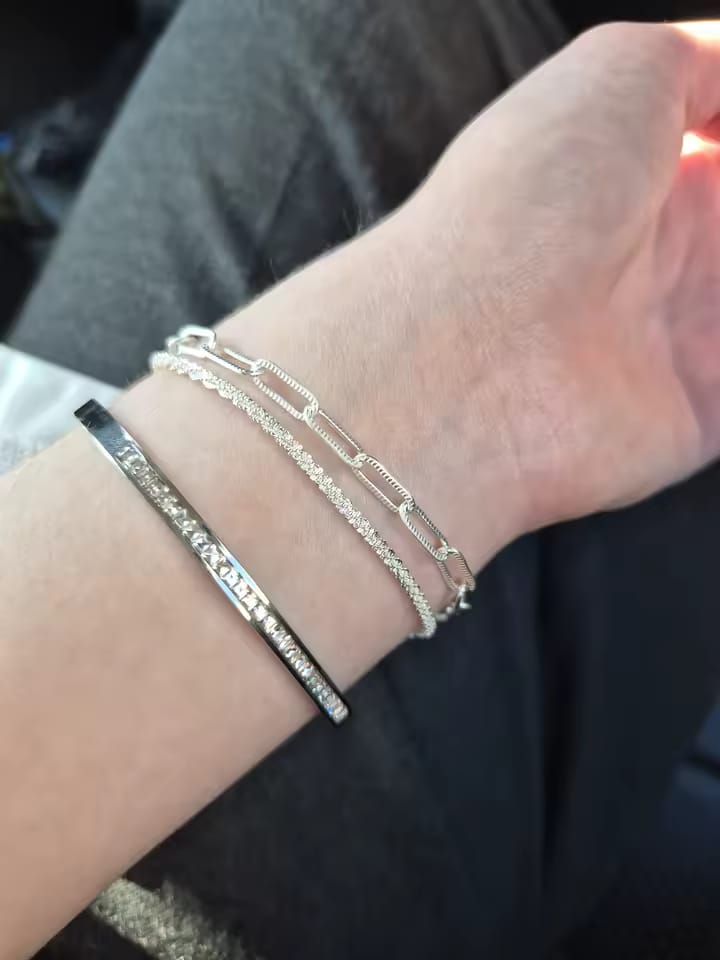 Customer photo review of Lumin Delicate Light-Reflecting Chain Bracelet