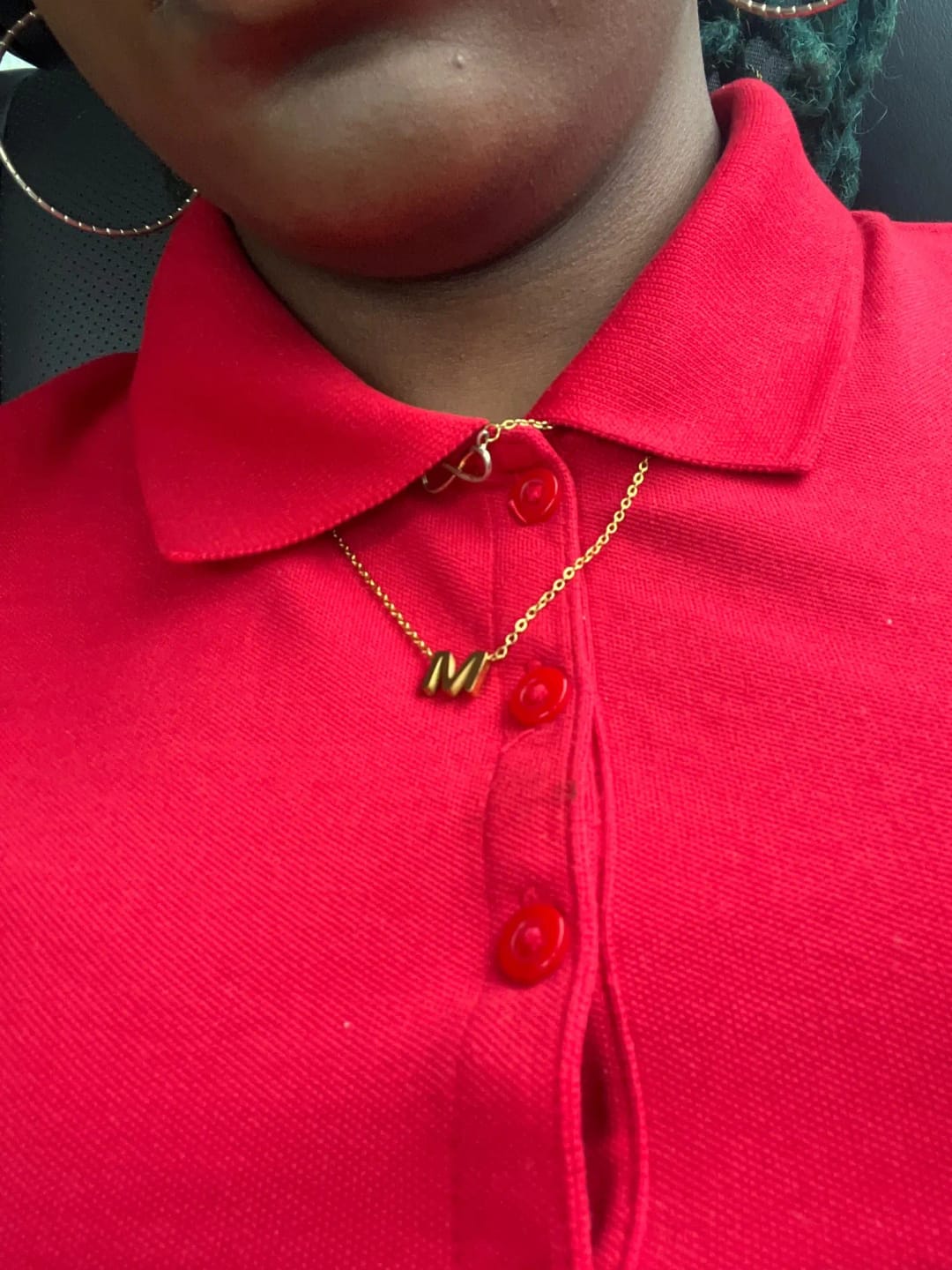 Customer photo review of Aurélie – Collar Inicial Personalizada