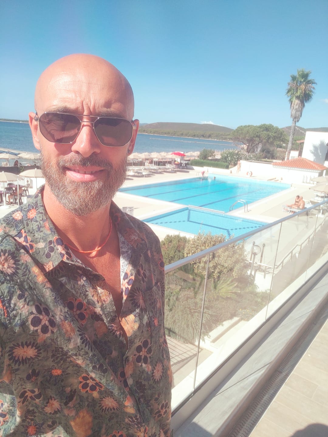 Customer photo review of Chemise hawaïenne en coton vert à manches courtes pour hommes, imprimé floral vintage