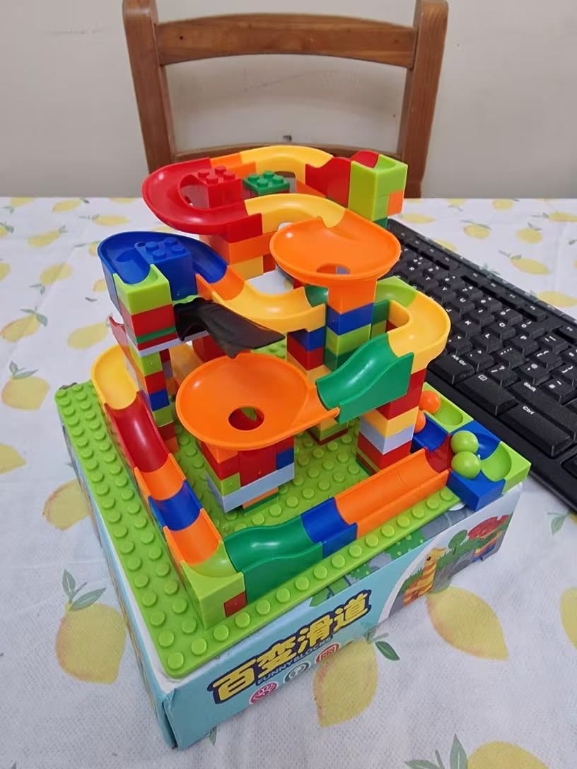 Customer photo review of Kugelbahn Baukasten Konstruktionsspielzeug | Bausteine Murmelbahn Kinder Rennbahn selber bauen