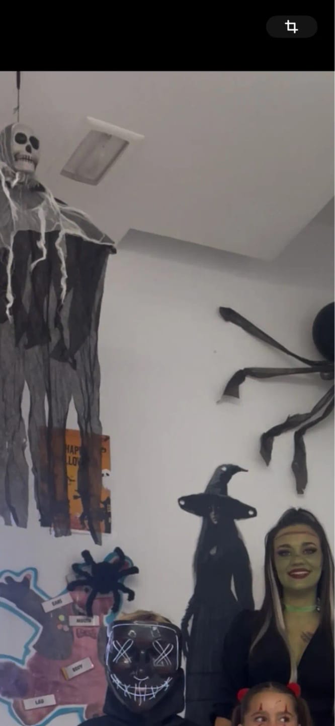 Customer photo review of Fantasma Esqueleto Colgante Luminoso 💀 – Decoración de Halloween para Casa, Jardín y Fiestas