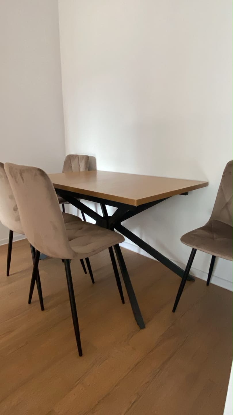 Customer photo review of Masa extensibila HOLTER, stejar auriu/negru, 120/160x80x76 cm