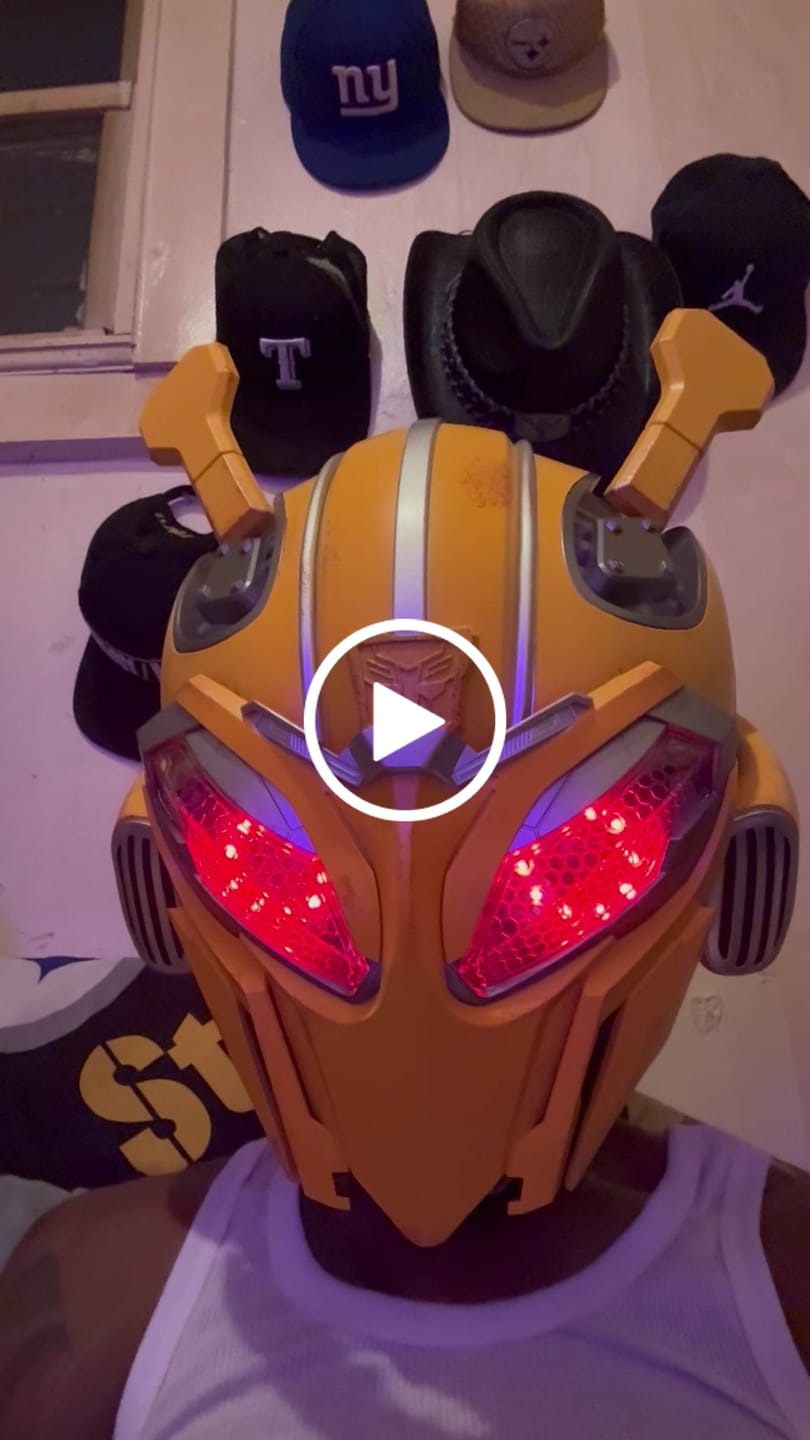 Customer video review of US | Wearable Bumblebee Transformer Helmet — Voice Control, LED Eyes & Battle Mode