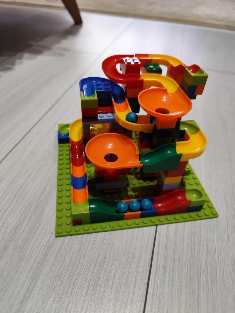 Customer photo review of Kugelbahn Baukasten Konstruktionsspielzeug | Bausteine Murmelbahn Kinder Rennbahn selber bauen