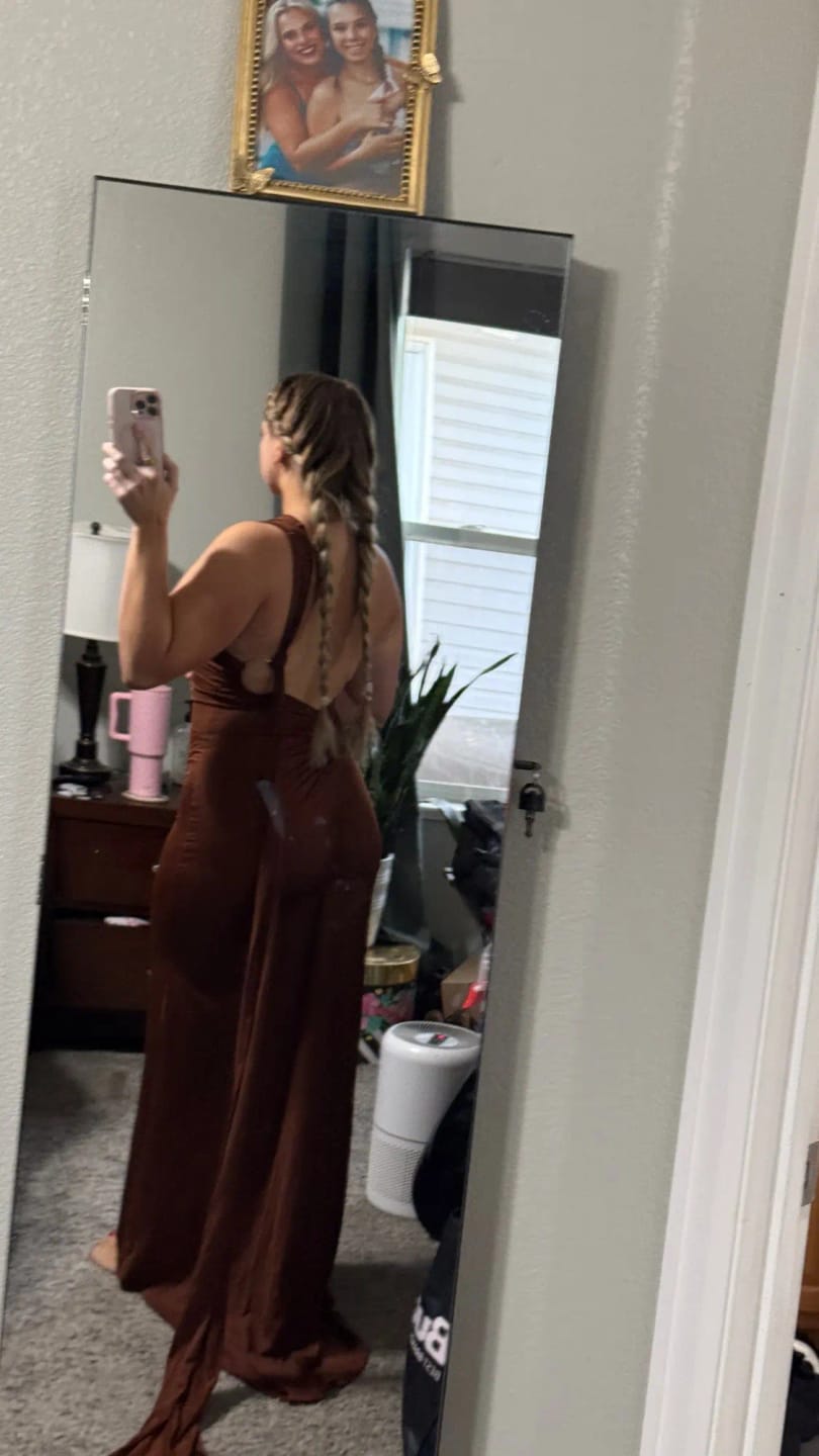 Customer photo review of Robe Lina – Robe longue asymétrique une épaule et dos nu
