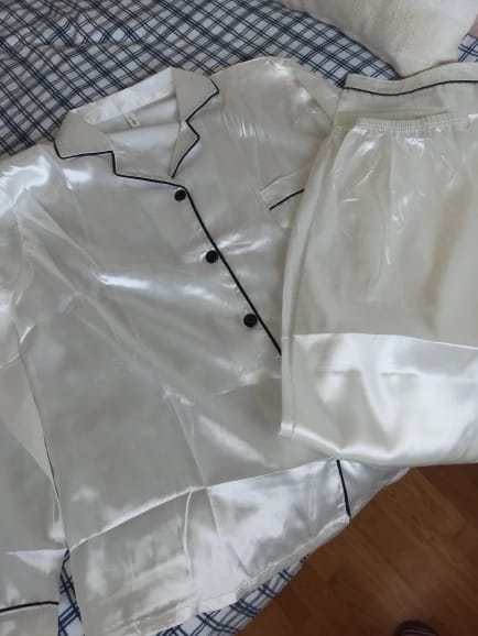 Customer photo review of Celestine – Conjunto de Satén Imperial