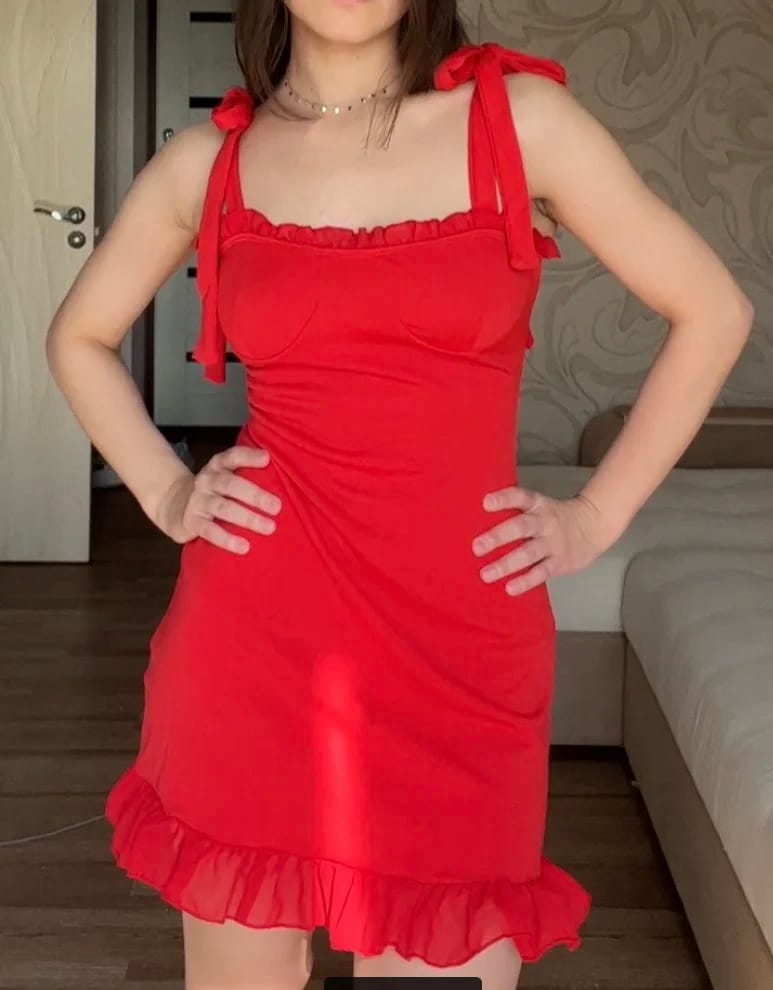 Customer photo review of Robe Clara – Mini robe à volants et col carré