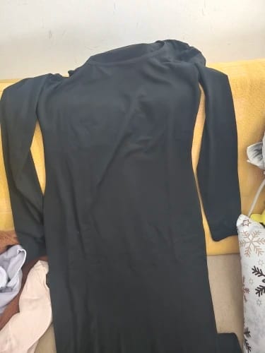 Customer photo review of Robe Laura – Robe longue moulante à manches longues et col carré
