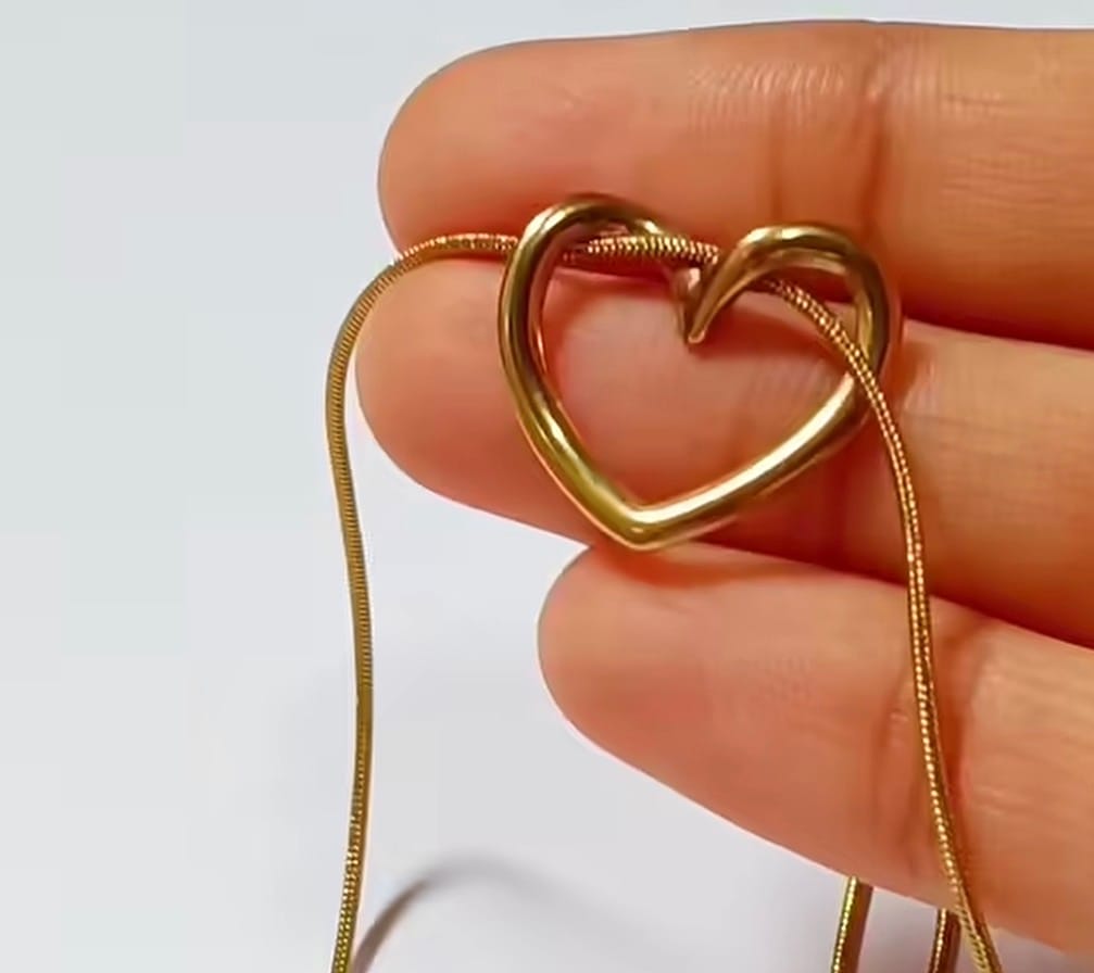 Customer photo review of 18K Elegant Heart-Shaped Pendant Necklace for Girls