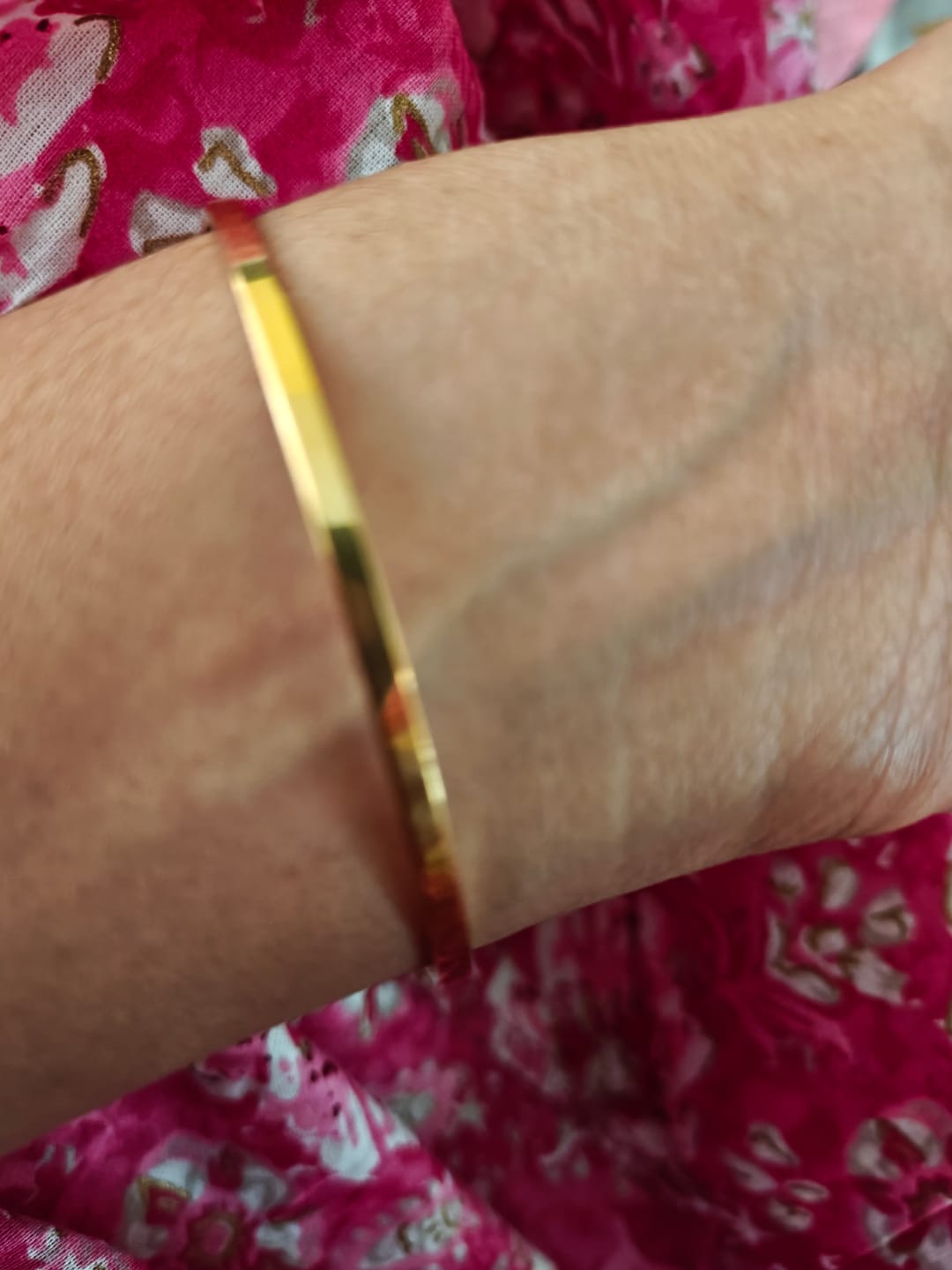 Customer photo review of Flat Wire Bangle Bracelet