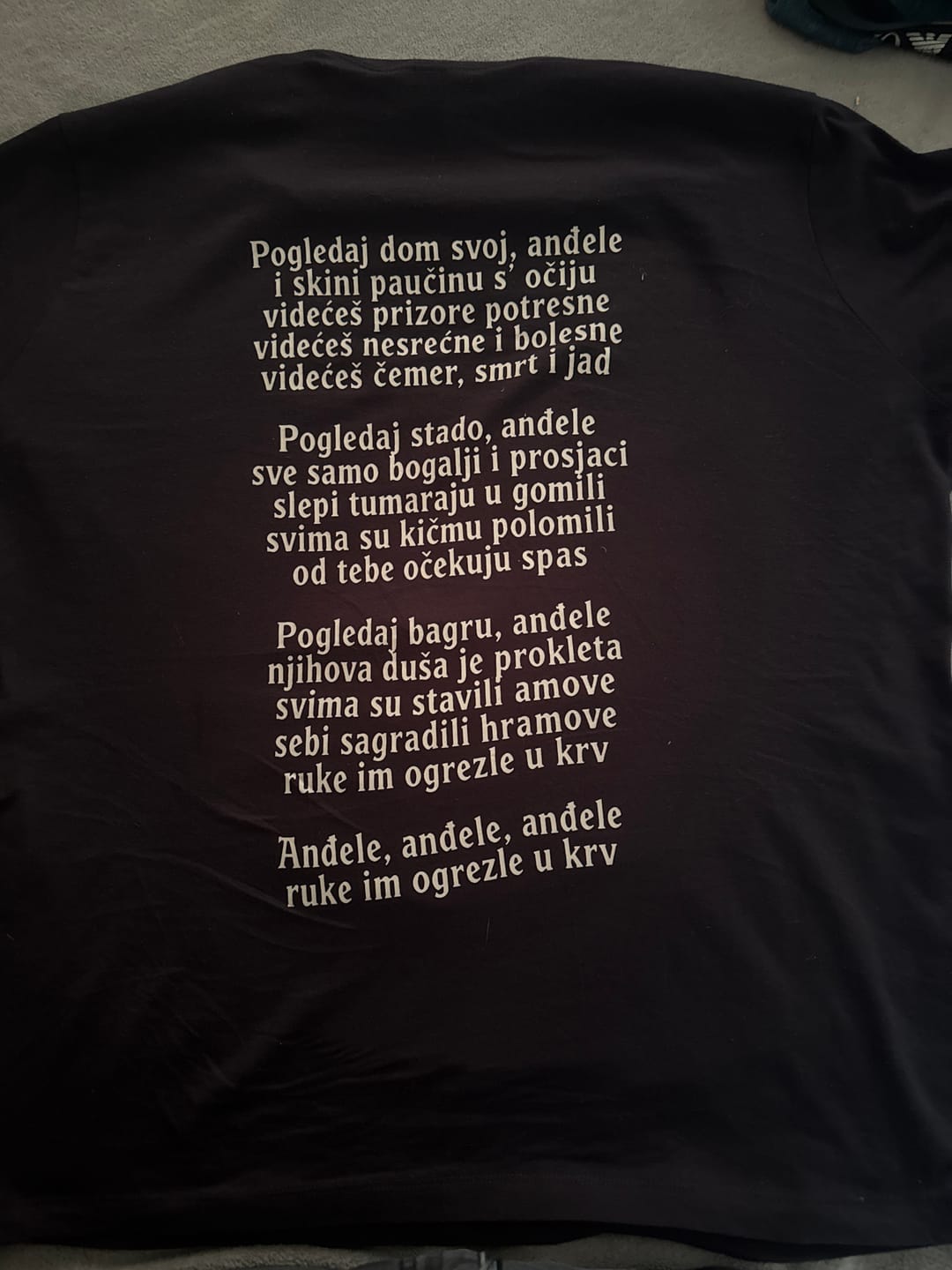 Customer photo review of Pogledaj dom svoj, anđele – Majica