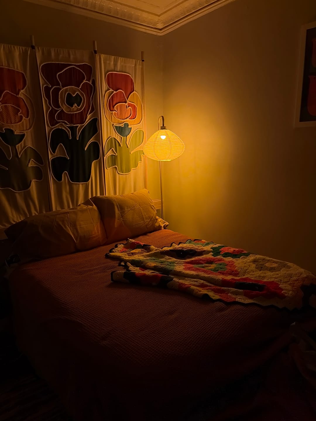 Customer photo review of Bulbous Shaped Linen Fabric Lantern Lampshade, Handcrafted, Durable, White Beige (16"W x 11"H)