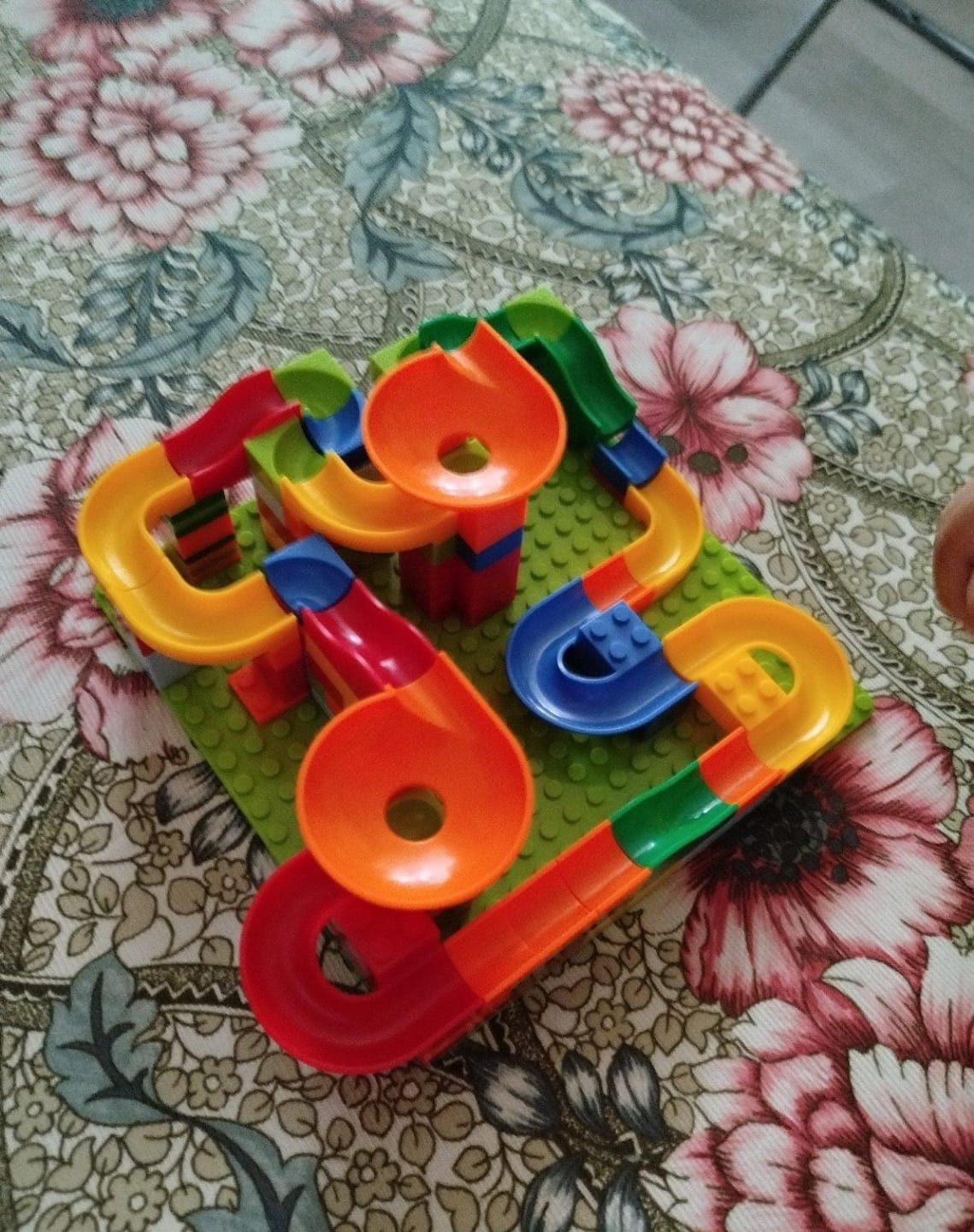 Customer photo review of Kugelbahn Baukasten Konstruktionsspielzeug | Bausteine Murmelbahn Kinder Rennbahn selber bauen