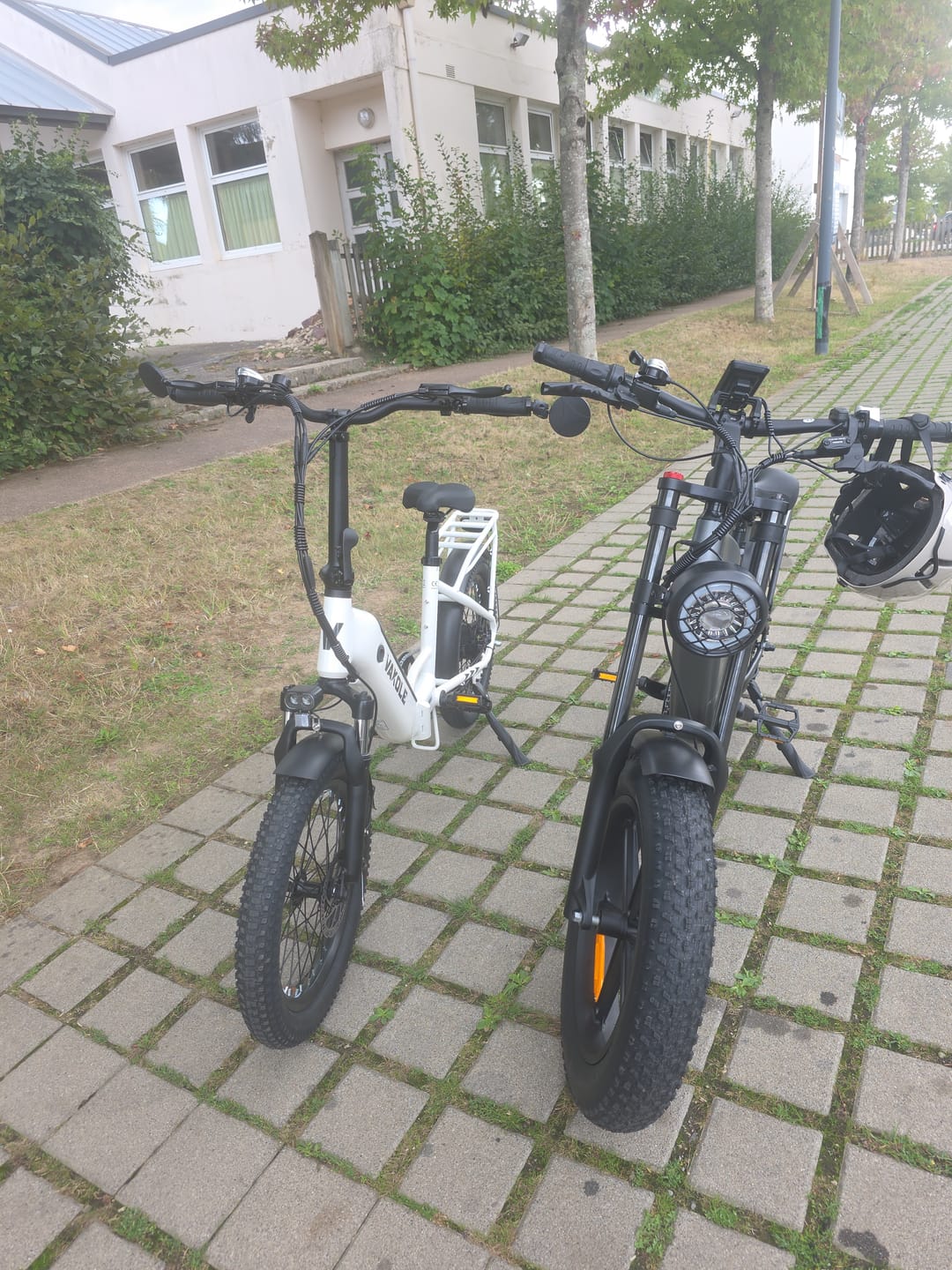 Customer photo review of Vakole Integrally Molded Bicycle Helmet with Magnetic Goggles