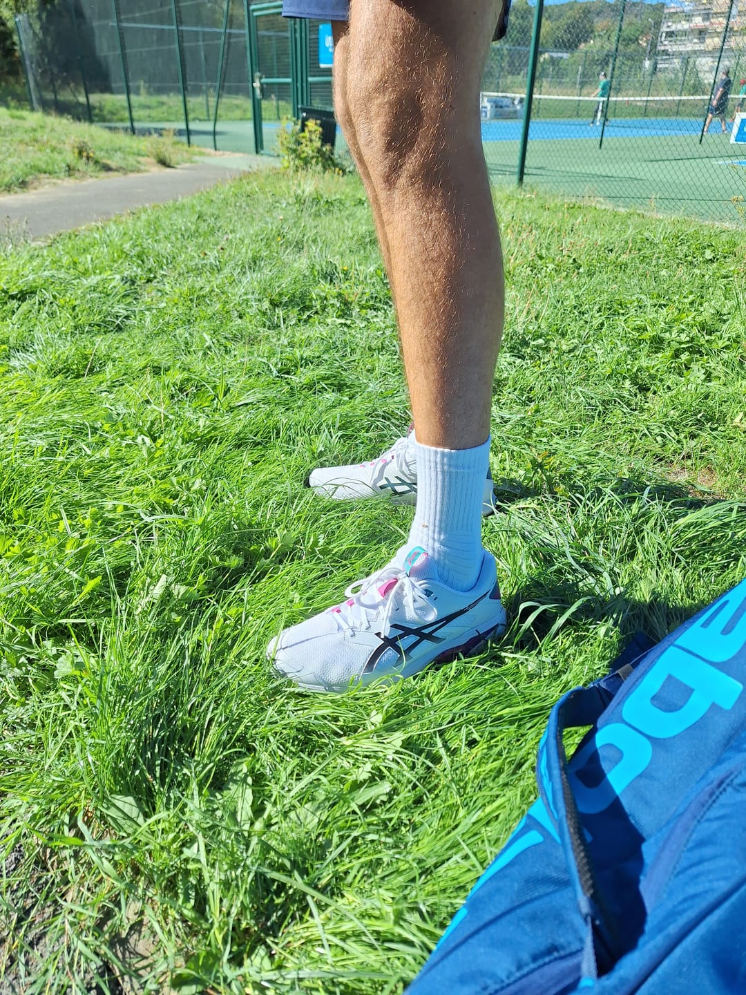 Customer photo review of CHAUSSURES DE TENNIS ASICS SOLUTION SPEED FF 4 BLANC/VIOLET TOUTES SURFACES