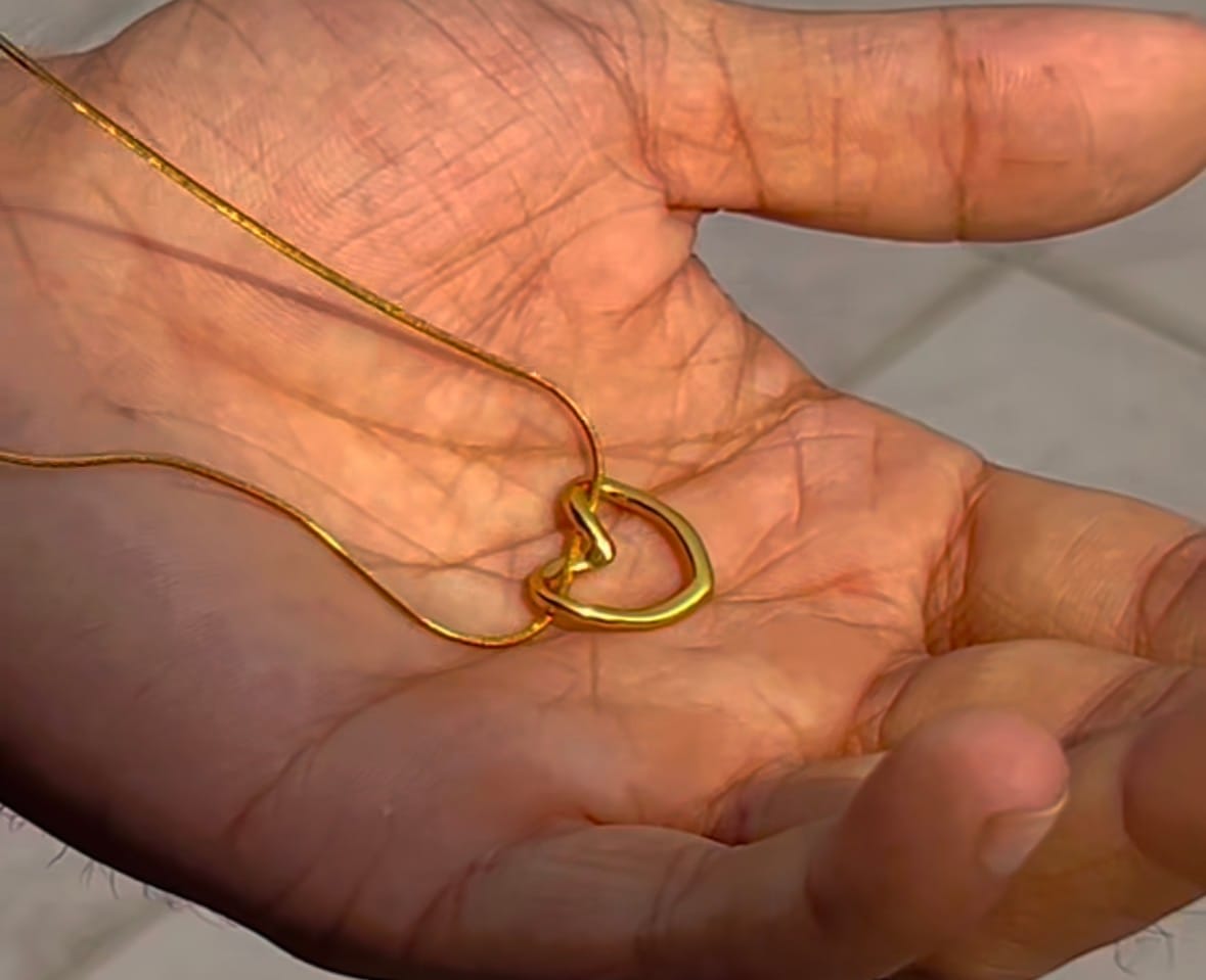 Customer photo review of 18K Elegant Heart-Shaped Pendant Necklace for Girls