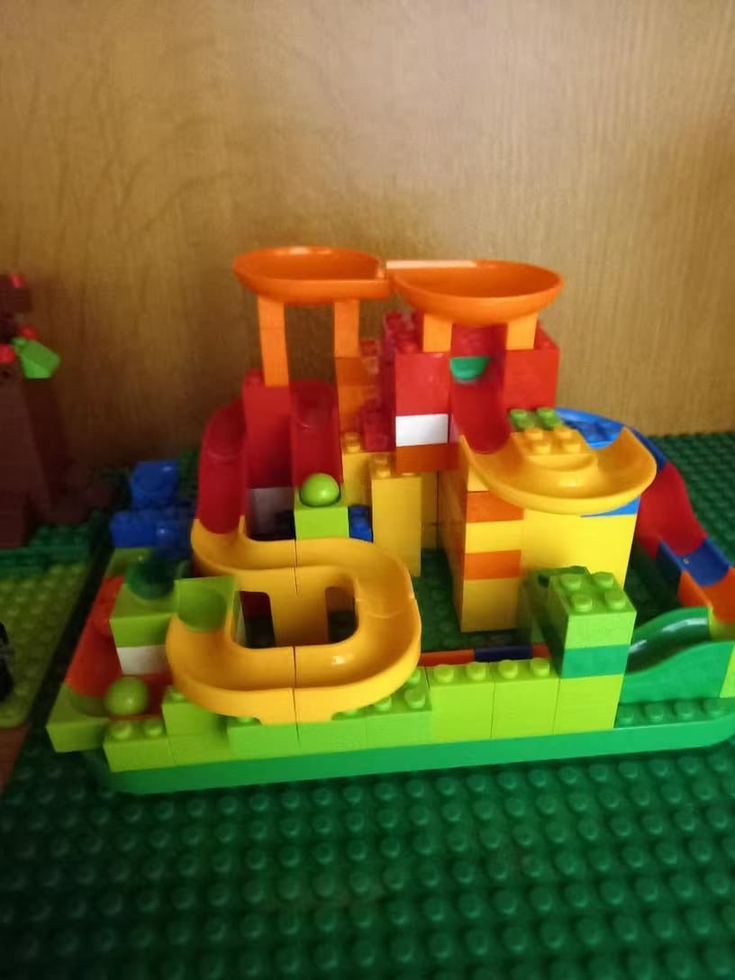 Customer photo review of Kugelbahn Baukasten Konstruktionsspielzeug | Bausteine Murmelbahn Kinder Rennbahn selber bauen