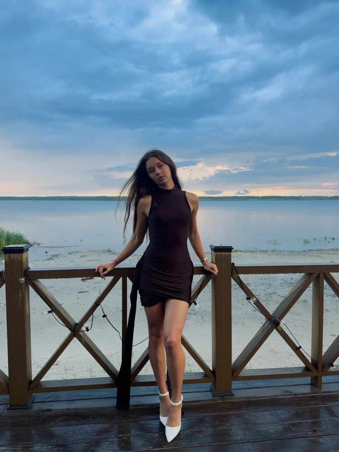 Customer photo review of Robe Eva – Mini robe asymétrique froncée à col montant