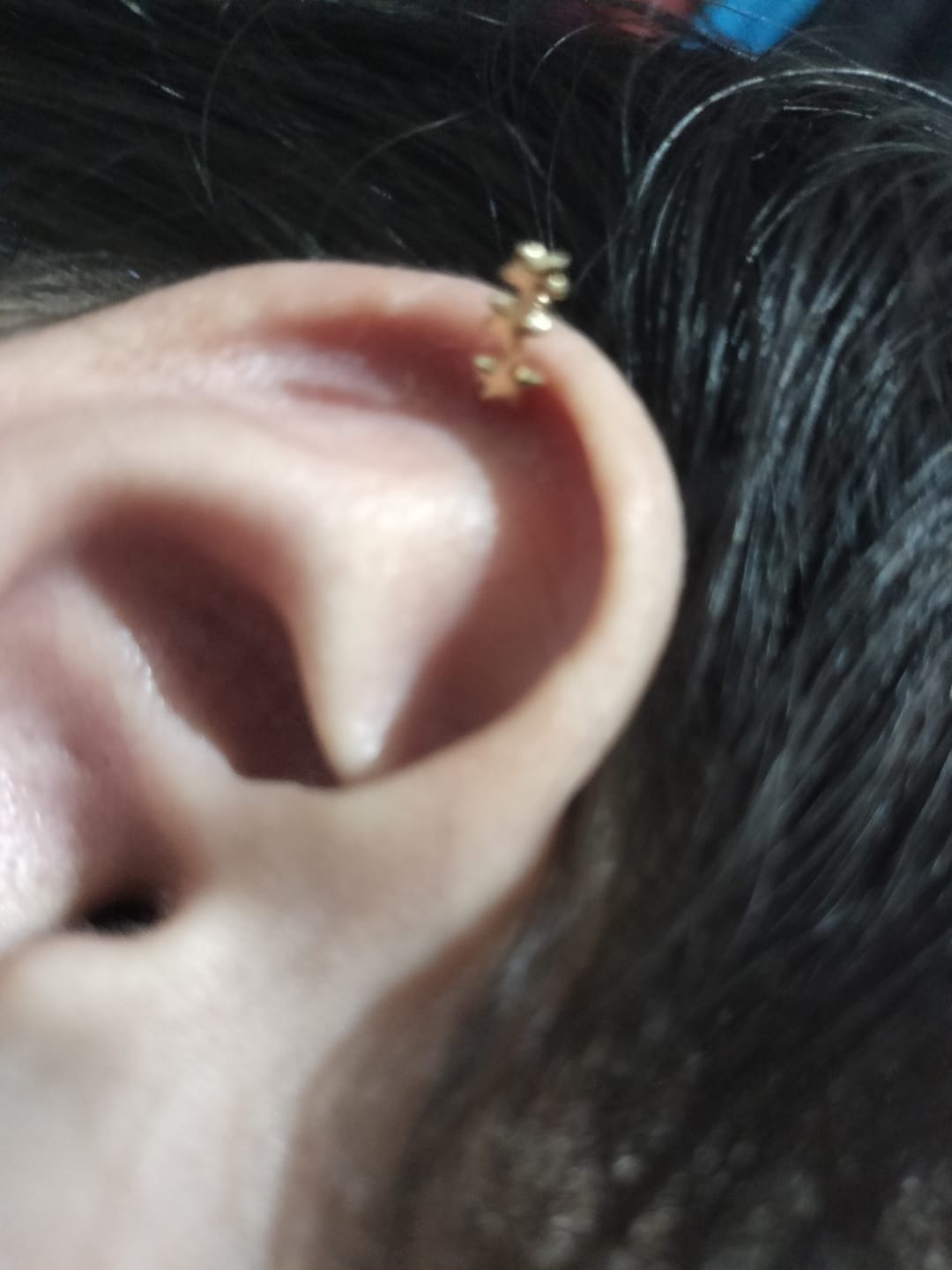 Customer photo review of Broquel Triple Estrella Oro 10k